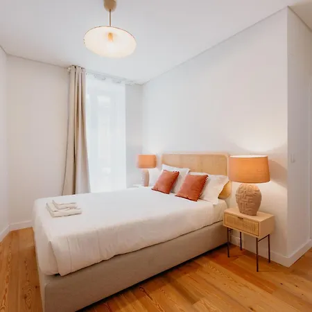 Mary Orange - No 236 Rc E - Elegant Two-bedroom Urban Retreat 아파트 리스본