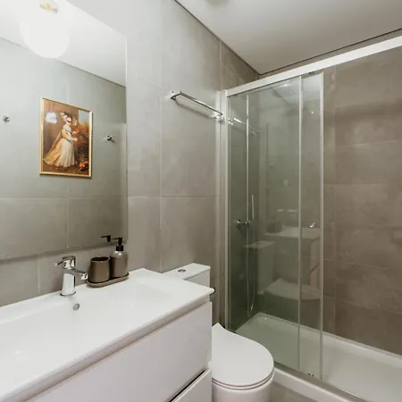 Mary Orange - No 236 Rc E - Elegant Two-bedroom Urban Retreat * 리스본