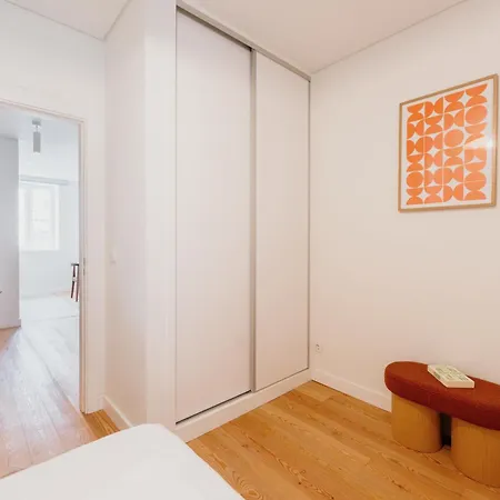 Mary Orange - No 236 Rc E - Elegant Two-bedroom Urban Retreat 아파트 리스본