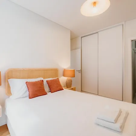 Mary Orange - No 236 Rc E - Elegant Two-bedroom Urban Retreat 아파트 리스본