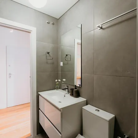 Mary Orange - No 236 Rc E - Elegant Two-bedroom Urban Retreat * ליסבון