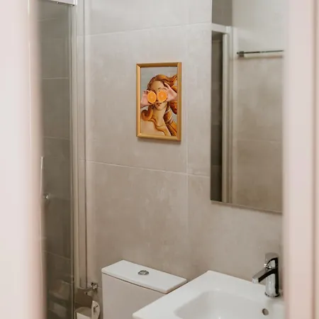 Mary Orange - No 236 Rc E - Elegant Two-bedroom Urban Retreat דירה